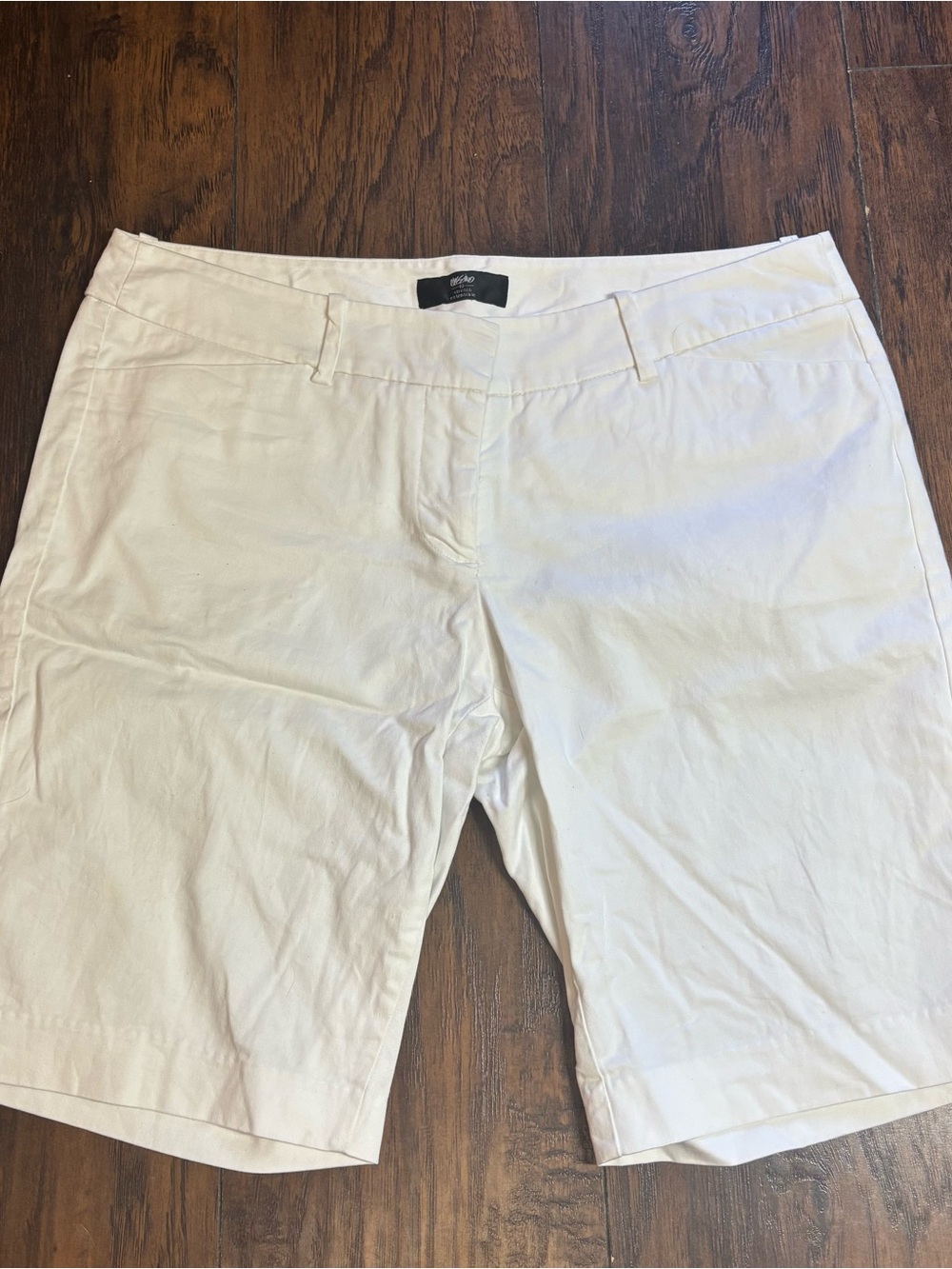 Mossimo women’s Mid-Length White Shorts Size 12
